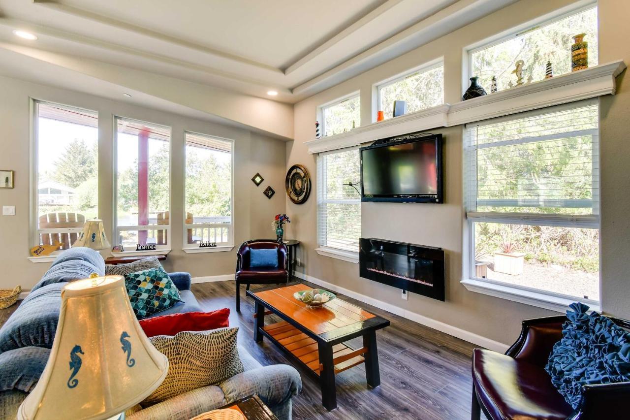 Ocean Shores Retreat With Porch And Canal Views! Eksteriør bilde