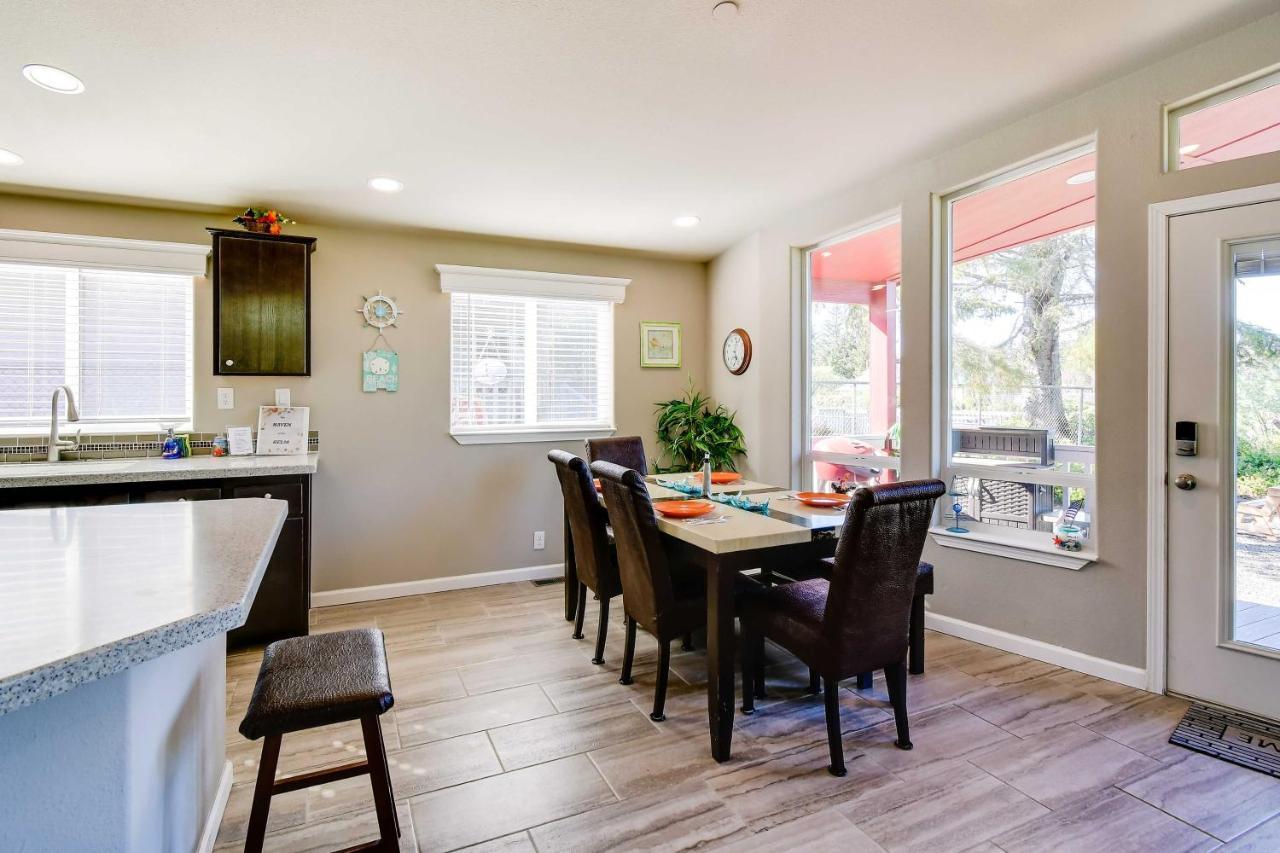 Ocean Shores Retreat With Porch And Canal Views! Eksteriør bilde
