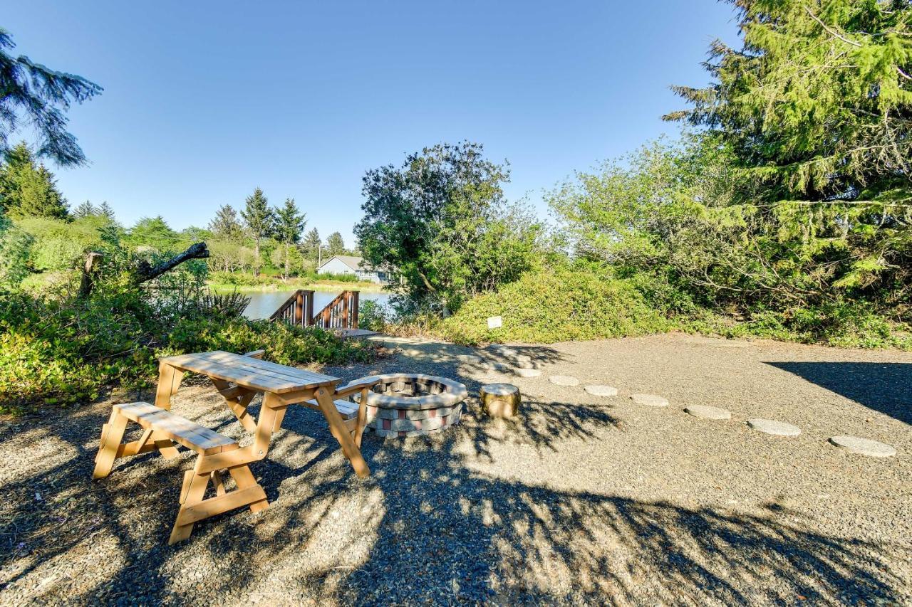 Ocean Shores Retreat With Porch And Canal Views! Eksteriør bilde