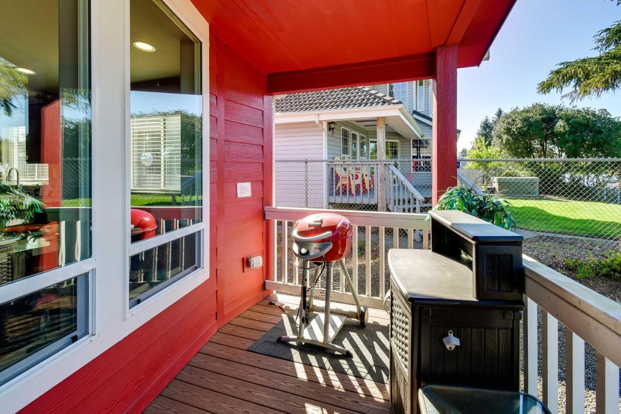 Ocean Shores Retreat With Porch And Canal Views! Eksteriør bilde